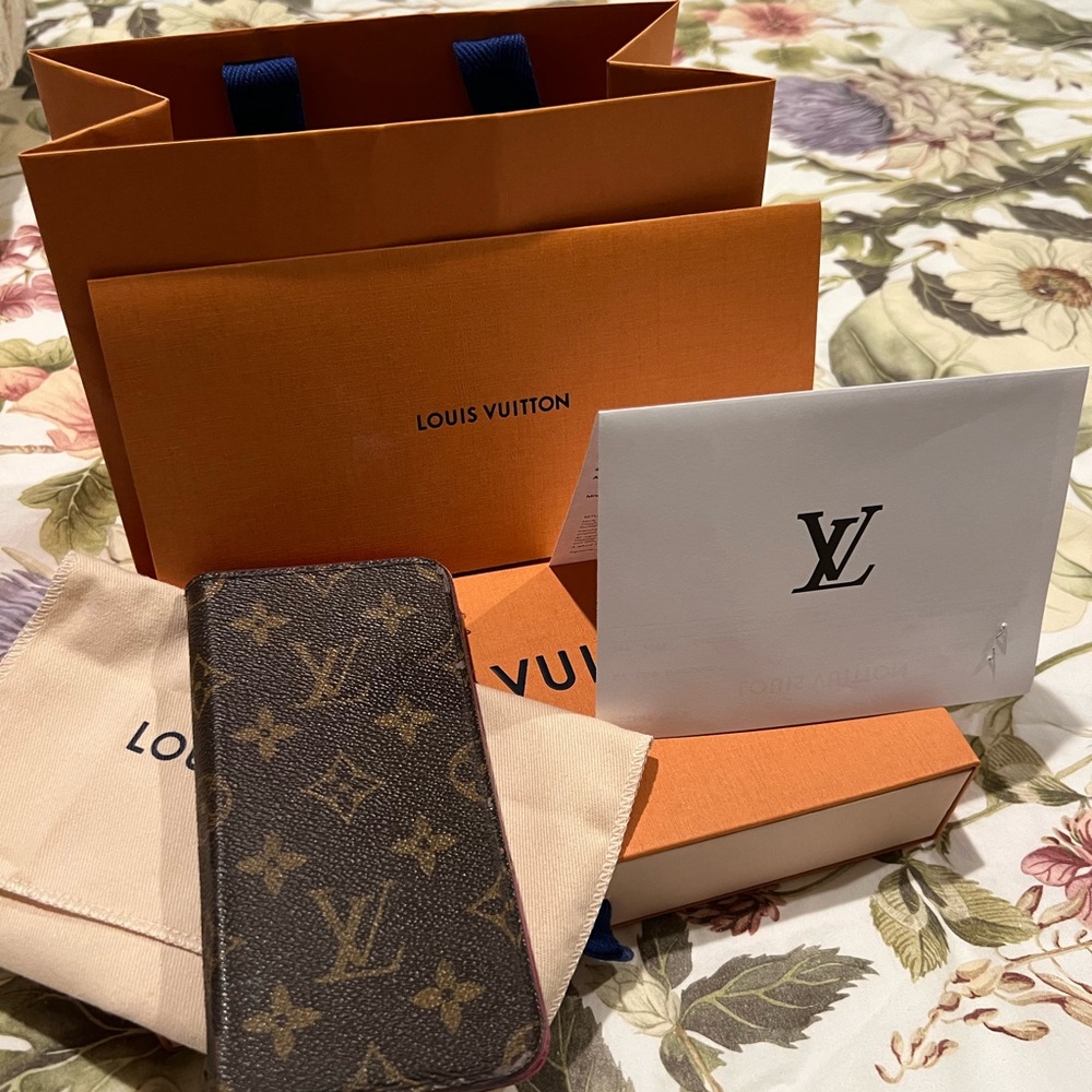 🩷🩷🔥Authentic Louis Vuitton IPhone 7 or 8 plus portfolio